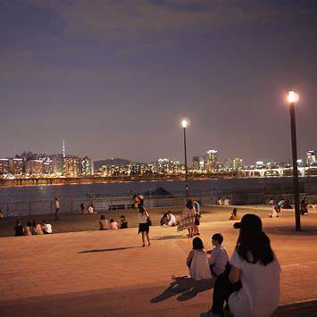 Seongsu-dong Seoul Guide 2025 – night view of Han River near Seongsu with bridges and skyline