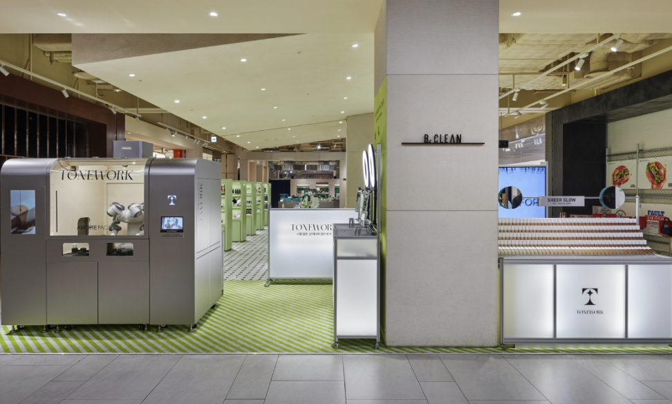 Seoul Shopping 2025 at The Hyundai Seoul pop-up stores and atrium garden