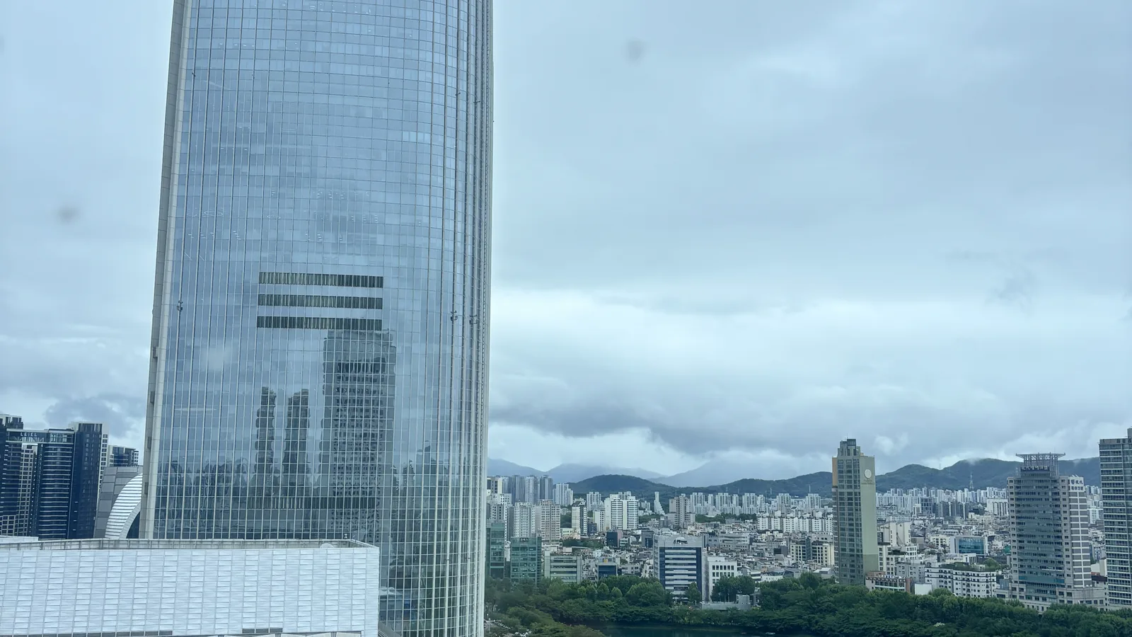 Lotte Hotel World review high-floor window view over the Han River and Seoul cityscape