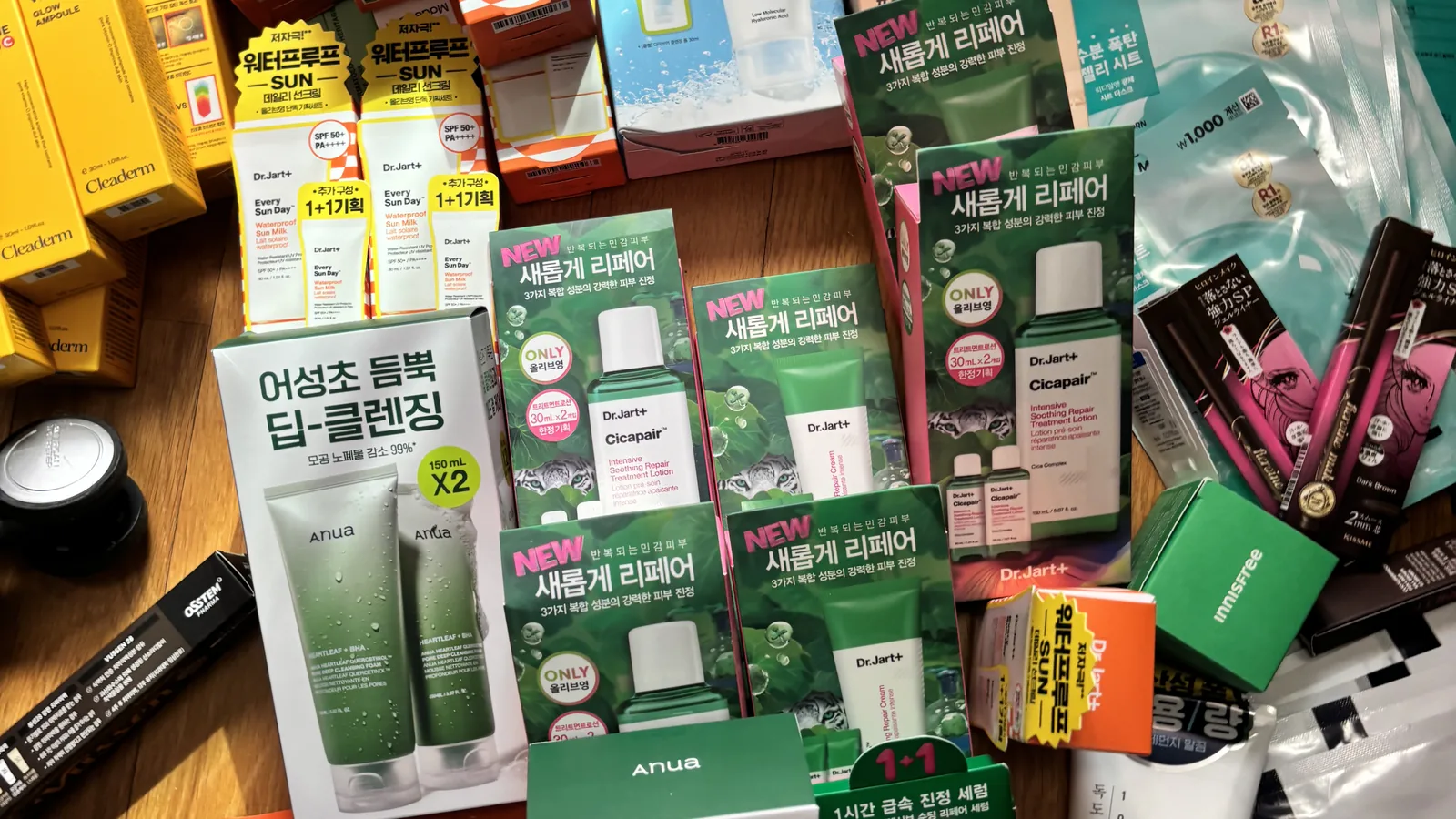 best Olive Young products haul flat-lay with cleansers, cica sets, sunscreen and sheet masks after a Seoul run