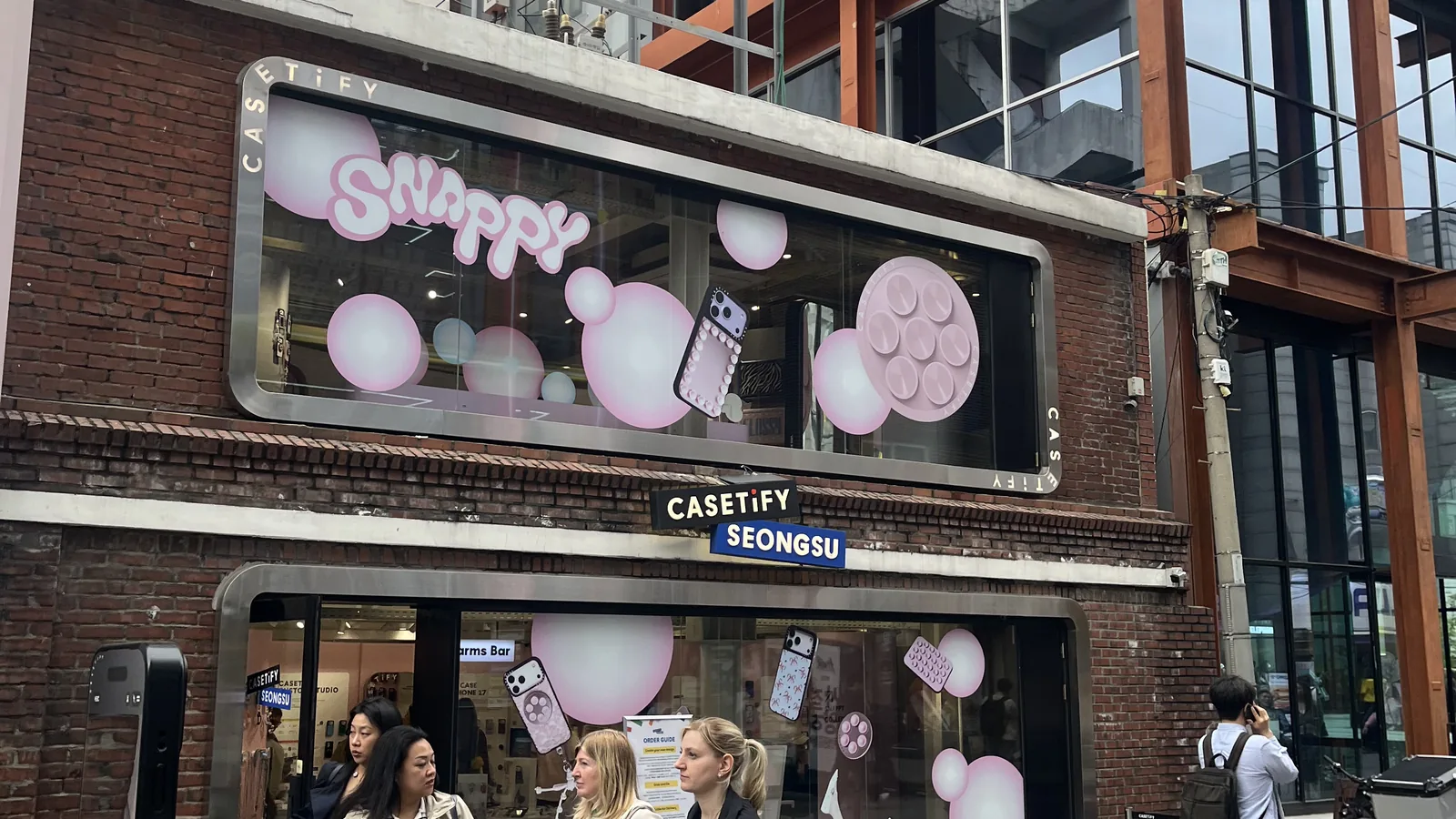 Seongsu pop-up stores pink balloon window display at the CASETiFY Seongsu flagship