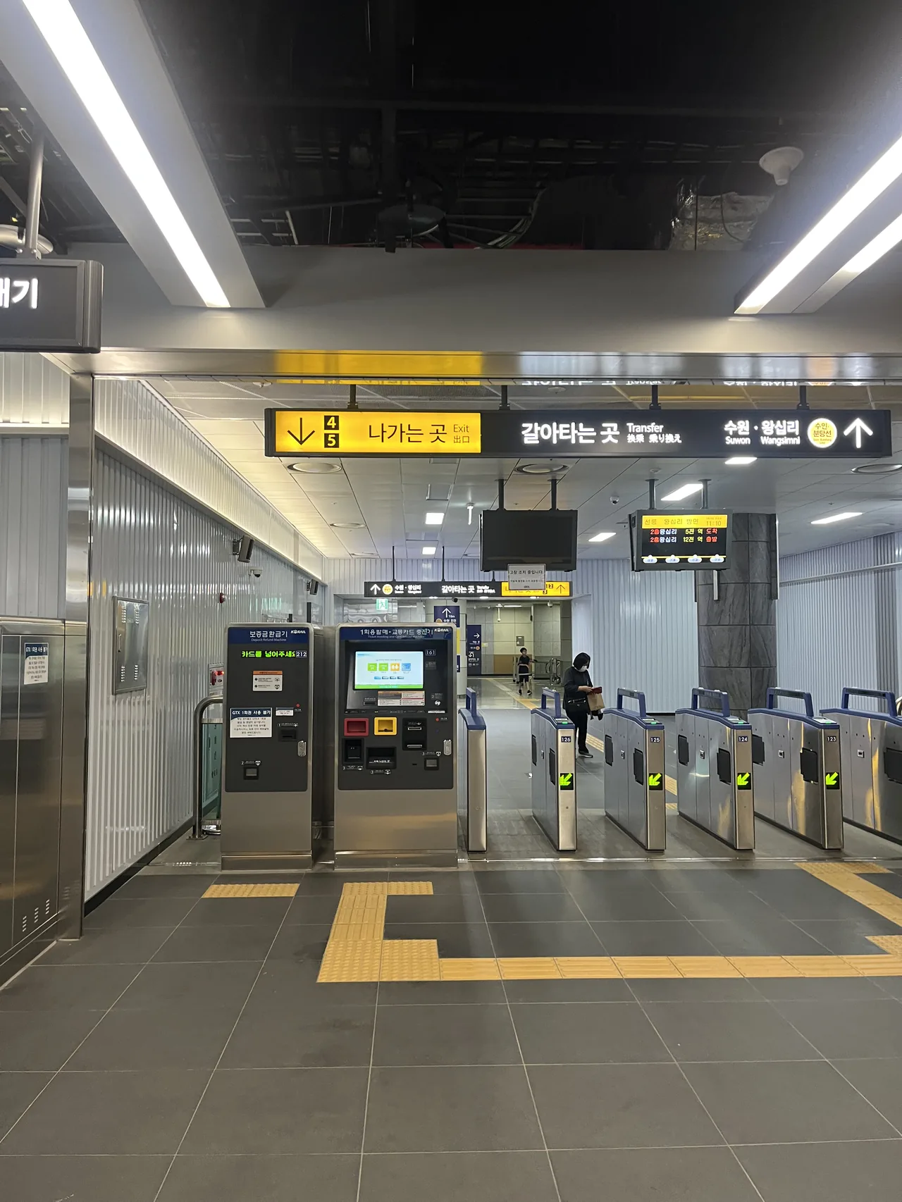 Incheon Airport to Gangnam subway station fare gates