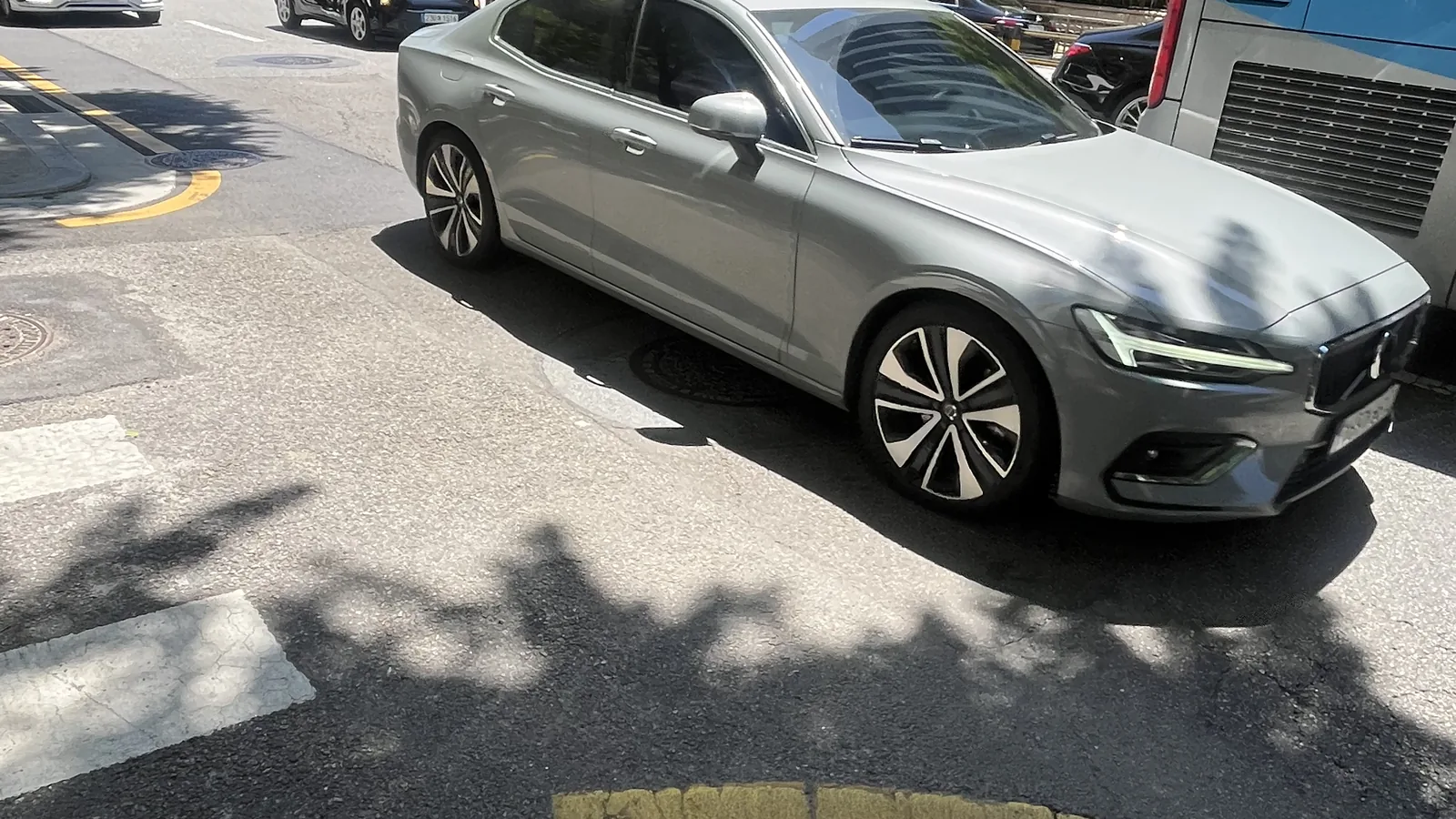 Incheon Airport to Myeongdong private transfer car waiting at the curb