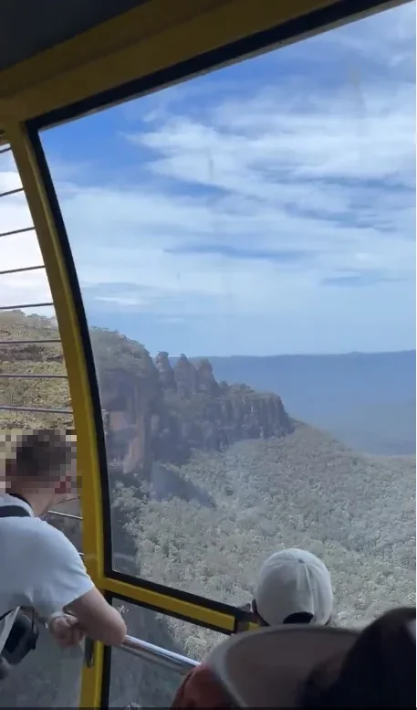 Blue Mountains Scenic World cable car review – The Three Sisters rock formation seen from the Blue Mountains Scenic World Skyway, surrounded by blue mist and eucalyptus forest.