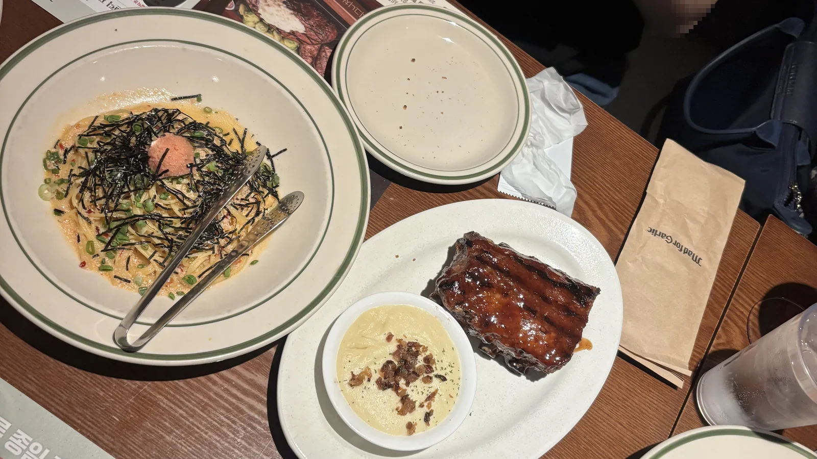 Garlic seafood pasta and grilled garlic ribs at Mad For Garlic restaurant near COEX, Gangnam, Seoul