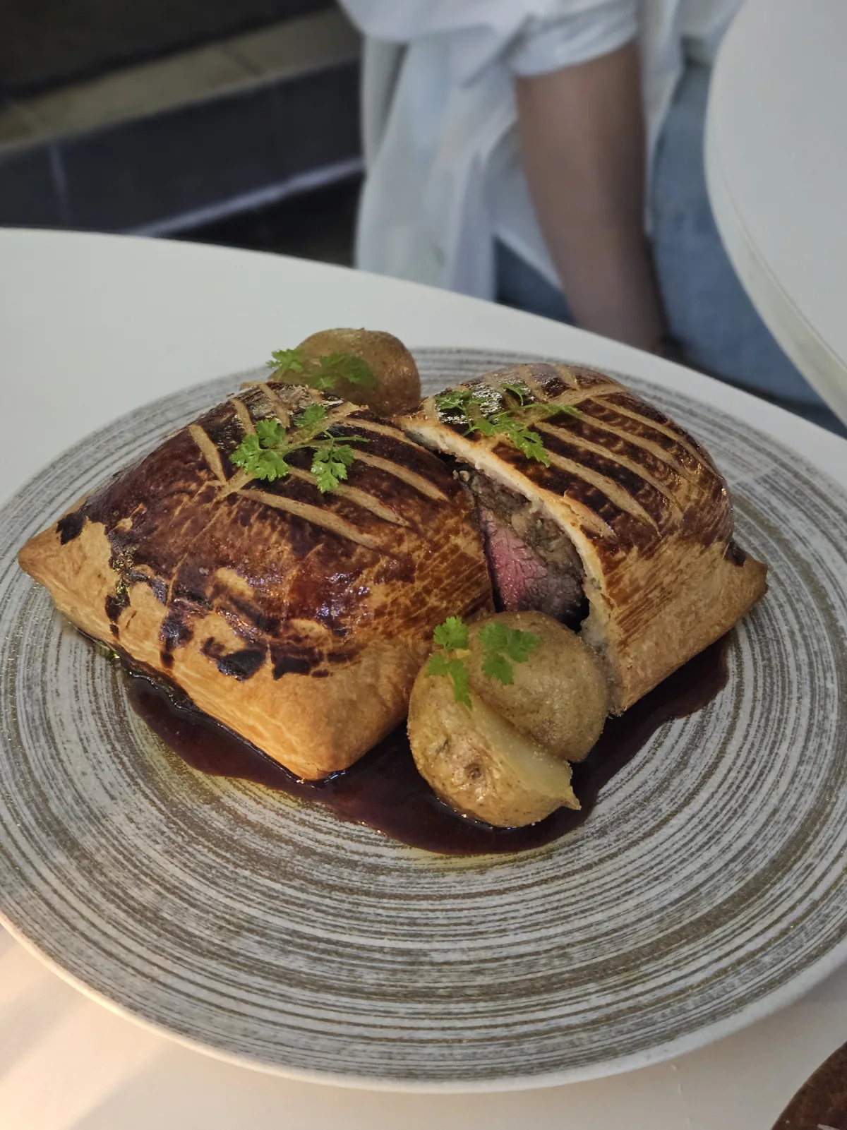 Seongsu-dong food guide Seoul: beef Wellington dinner with red-wine jus and roast potatoes at a Seongsu restaurant