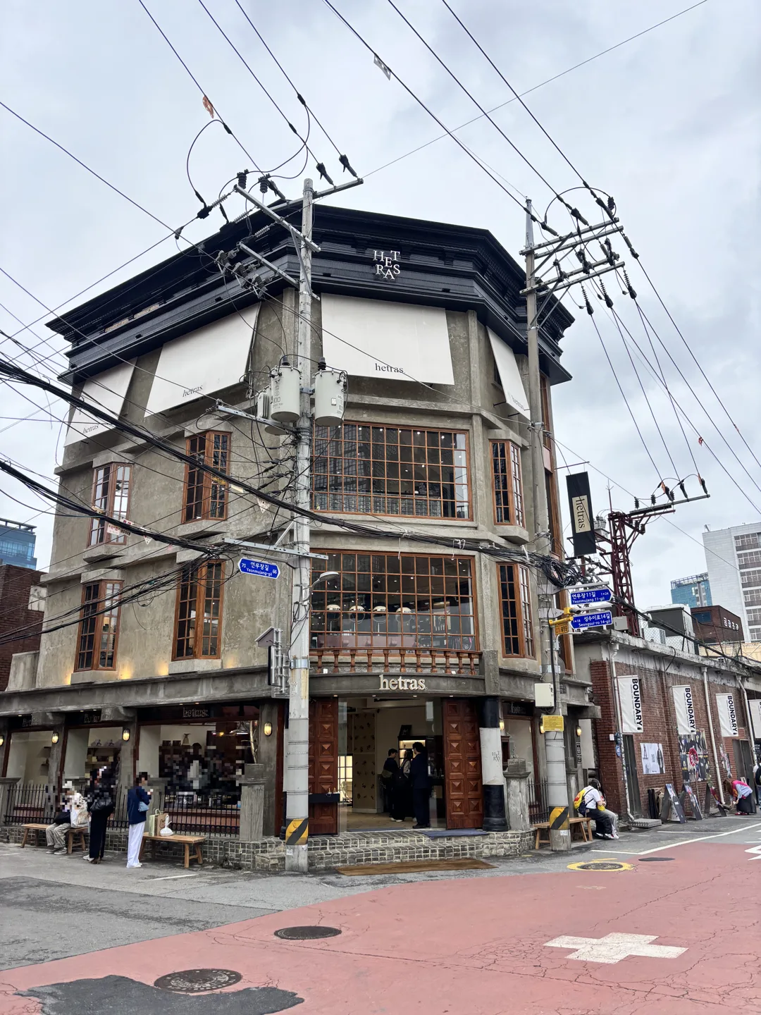 Seongsu-dong Seoul travel guide: the hetras store on a corner of an industrial-chic Seongsu-dong street with cafes and old brick buildings