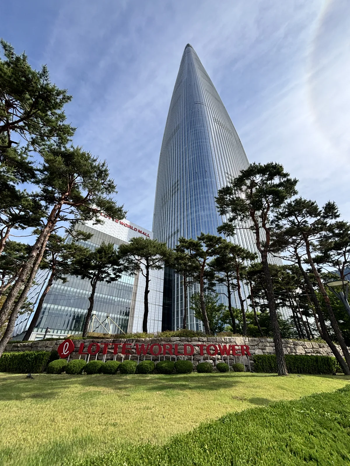 Best hotels in Seoul for international travelers: Lotte World Tower, home of Signiel Seoul
