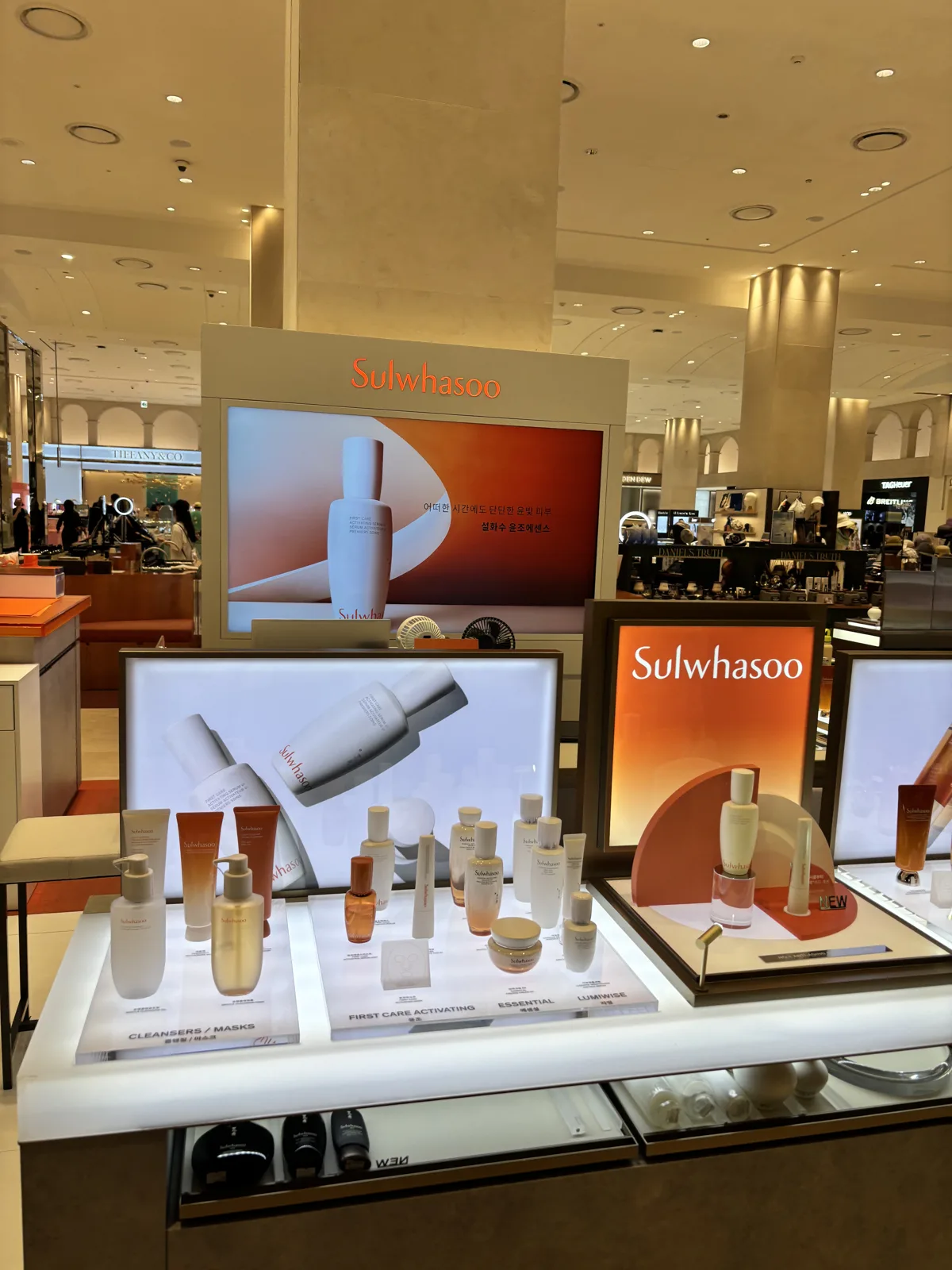 Seoul shopping 2025: a department store beauty counter in Seoul