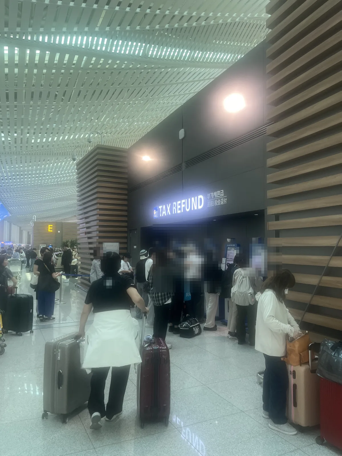Korea packing list 2025: bags and trolleys in the Incheon Airport departures hall