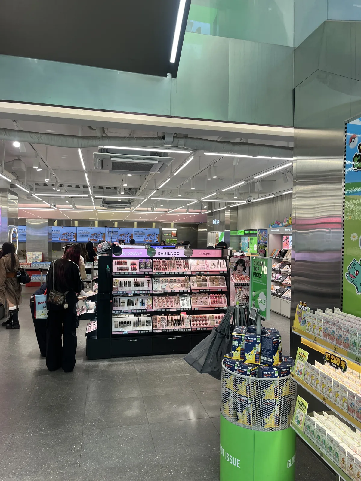 kbeauty wholesale supply guide: Olive Young retail shelves in Seoul