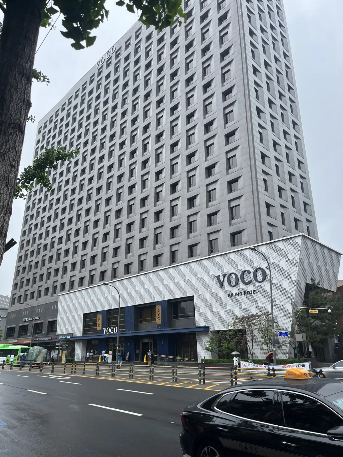 Seoul accommodation by neighbourhood: voco Seoul Myeongdong hotel exterior